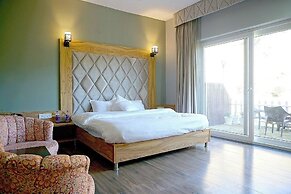 SL Manor Resort by Lawrence Hotels