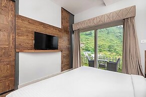 SL Manor Resort by Lawrence Hotels