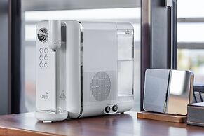 Between River and Sea