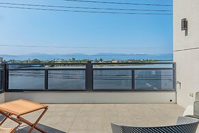 Between River and Sea