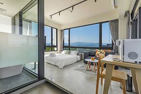 Between River and Sea