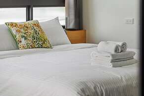 Between River and Sea