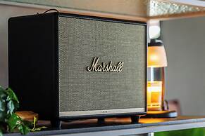 Between River and Sea