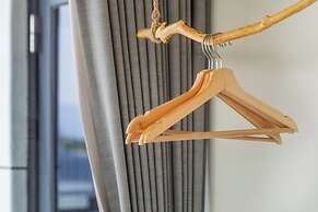 Between River and Sea