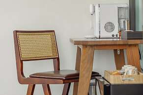 Between River and Sea