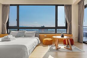 Between River and Sea