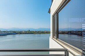 Between River and Sea