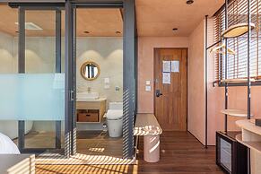 Between River and Sea