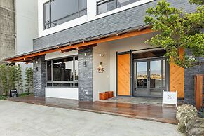 Between River and Sea