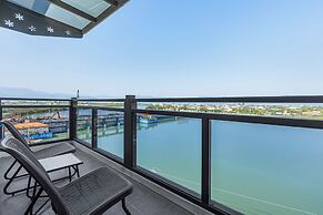 Between River and Sea