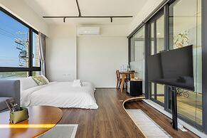 Between River and Sea