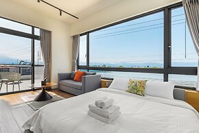 Between River and Sea