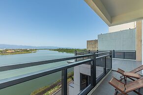 Between River and Sea