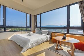 Between River and Sea