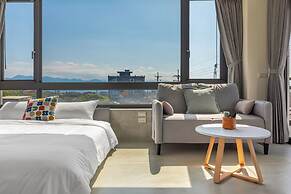 Between River and Sea