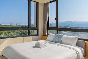 Between River and Sea