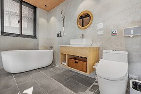 Between River and Sea