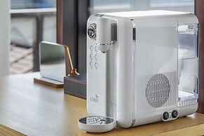 Between River and Sea