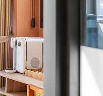 Between River and Sea