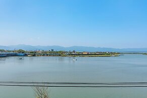 Between River and Sea