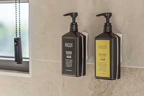 Between River and Sea