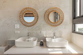 Between River and Sea