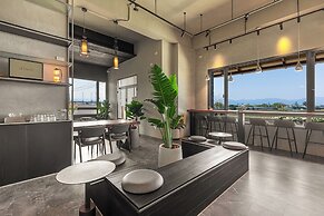 Between River and Sea