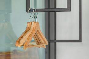 Between River and Sea