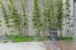 Between River and Sea