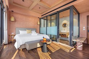 Between River and Sea