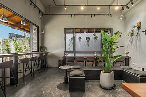 Between River and Sea