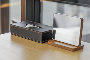 Between River and Sea