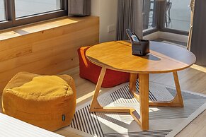 Between River and Sea