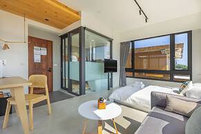 Between River and Sea