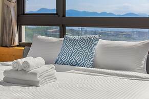 Between River and Sea