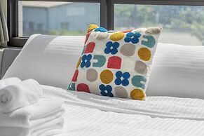 Between River and Sea