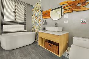 Between River and Sea