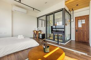 Between River and Sea