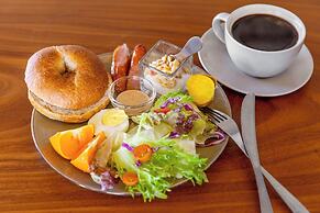 Between River and Sea