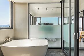 Between River and Sea