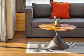 Between River and Sea