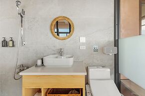 Between River and Sea