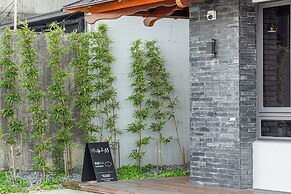 Between River and Sea