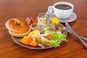 Between River and Sea