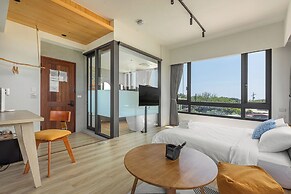 Between River and Sea