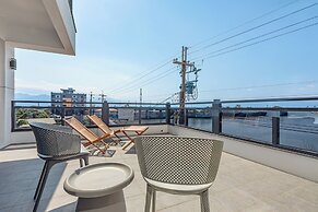 Between River and Sea