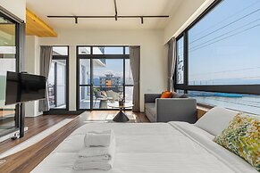 Between River and Sea