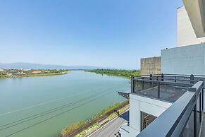 Between River and Sea