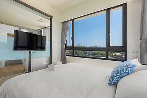 Between River and Sea