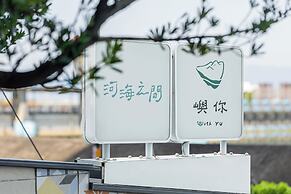 Between River and Sea